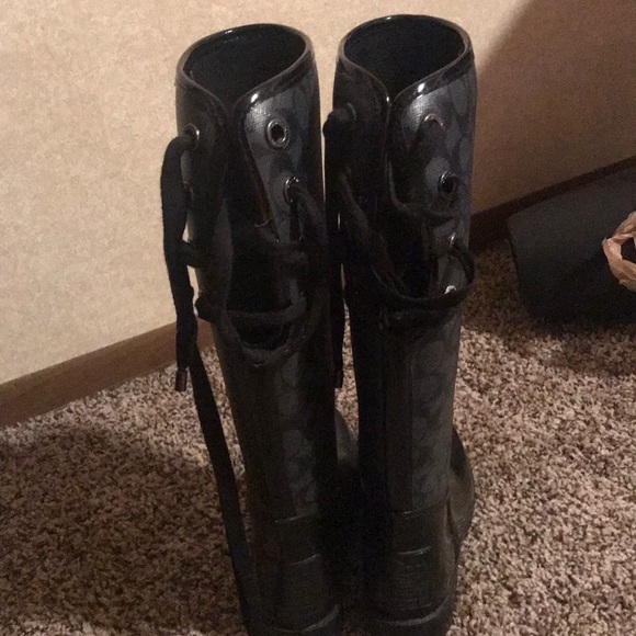 rain boots - Picture 2 of 3
